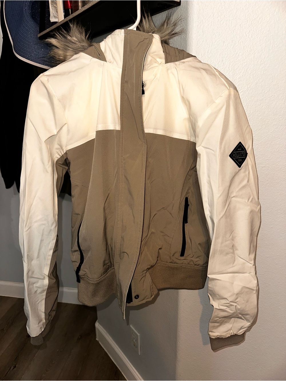 Hollister Two-Tone Sherpa-Lined Jacket in Cream and Tan